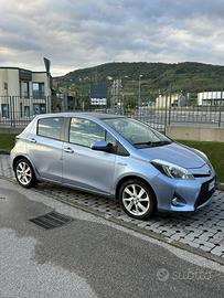 TOYOTA YARIS 1.5 HYBRID LOUNGE - cambio automatico