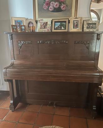 Pianoforte in legno antico da accordare