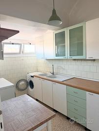 Bilocale con cucina e balcone