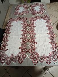 Set Runner e Tovagliette Pizzo Rosso Bianco