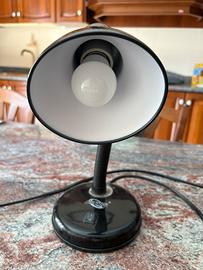 Lampada da tavolo nera