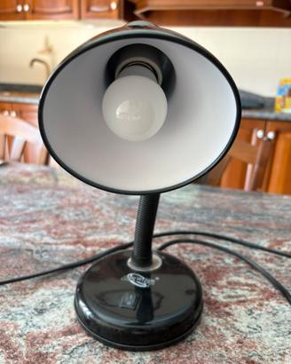 Lampada da tavolo nera