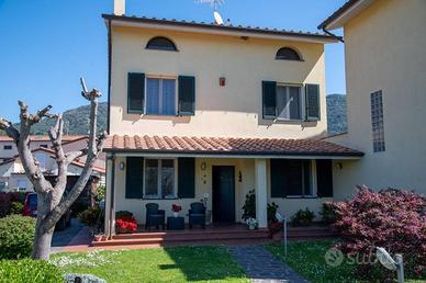 Villa di 225 m² con più di 5 locali a San Giuliano