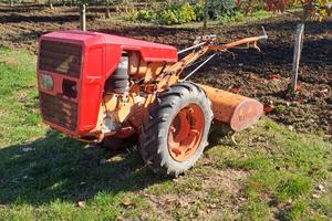 Trattore motocoltivatore Valpadana