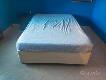 Letto matrimoniale francese ( una piazza e mezza )