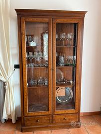 Vetrina in legno di Noce intarziata a mano
