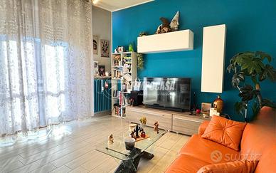 RIF. 561 - BILOCALE AL PRIMO PIANO CON CANTINA E S