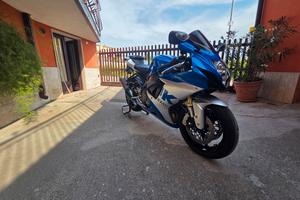 suzuki gsx r 750 2011