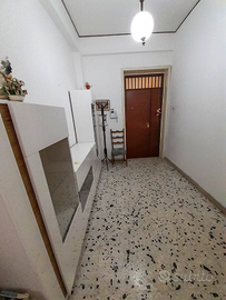 Tre stanze a studentesse in ampio appartamento