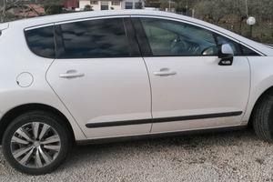 Pegeuot 3008 anno 2015 