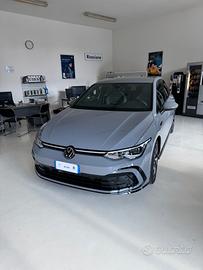 Volkswagen Golf 1.5 eTSI 130 CV EVO ACT DSG R-Line