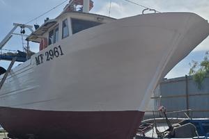 Peschereccio con licenza di pesca