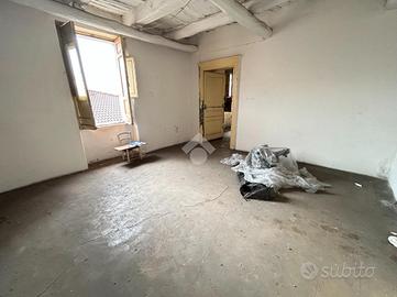 4 LOCALI A LAMEZIA TERME