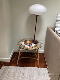 Tavolino in rattan con base in vetro