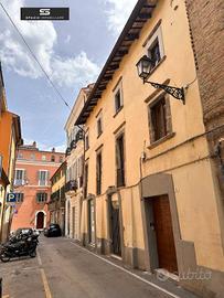 APPARTAMENTO IN PIENO CENTRO STORICO