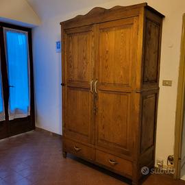 Guardaroba in massello di castagno 
