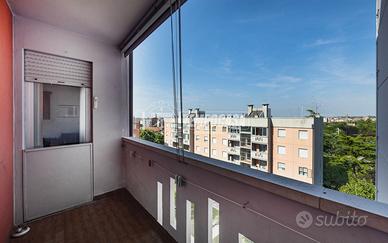 Appartamento di cinque locali luminoso, al settimo