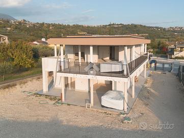 PORZIONE DI BIFAMILIARE A GARDA