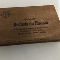 Vecchia scatola di legno per sigari vuota