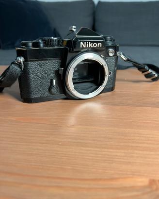 Nikon FE macchina fotografica 35mm