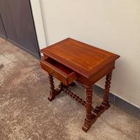 Tavolino portaoggetti per cucire