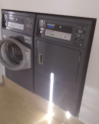 LAVATRICE ED ESSICATOIO PROFESSIONALI