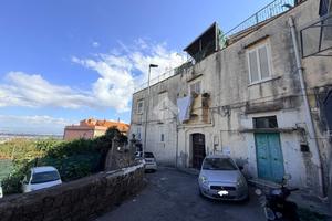 2 LOCALI A CASTELLAMMARE DI STABIA