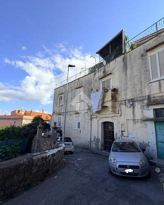 2 LOCALI A CASTELLAMMARE DI STABIA