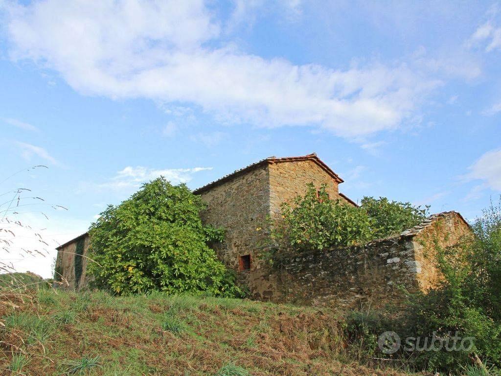 Rustico / Casale di 460 m² con 5 locali e box auto - Vista 2