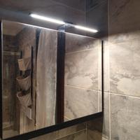 Specchio bagno contenitore con anta vasistas e LED