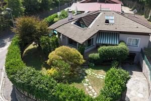 Villa di 373 m² con più di 5 locali e box auto a C