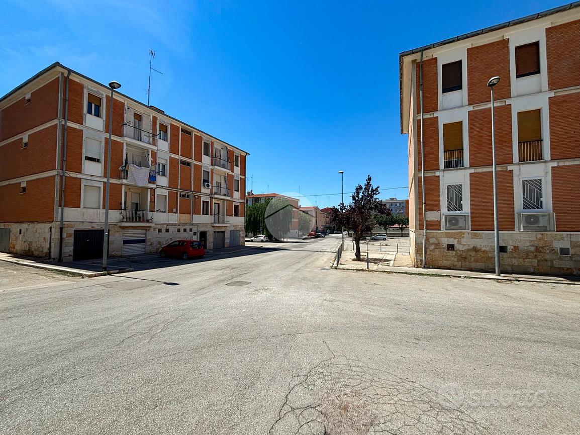 NEGOZIO A MANFREDONIA - Vista 2