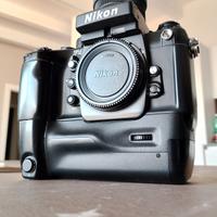 NIKON F4 con MB-23 + DW21