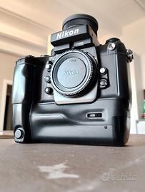 NIKON F4 con MB-23 + DW21