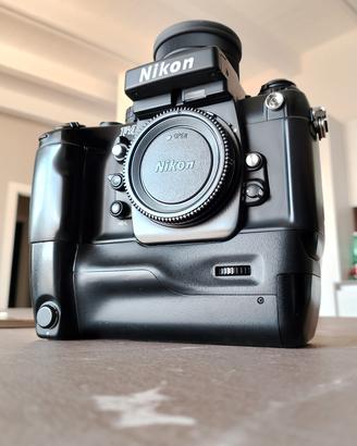 NIKON F4 con MB-23 + DW21