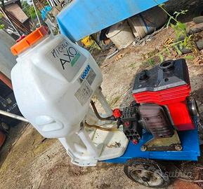 pompa per veleni con cisterna e carretto l