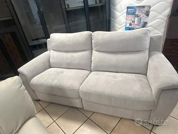 Divano con 2 recliner elettrico