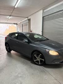 Volvo v40 D2