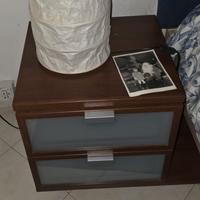 2 comodini con ruote e 1 letto singolo