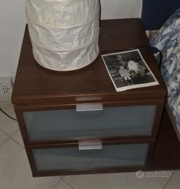 2 comodini con ruote e 1 letto singolo