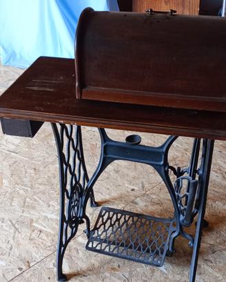 Macchina da cucire a pedale