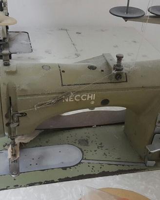 Macchina da cucire lineare Necchi