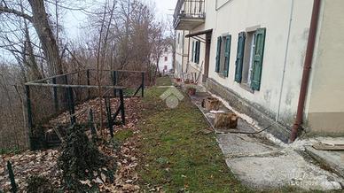 2 LOCALI A MONTEFIORINO