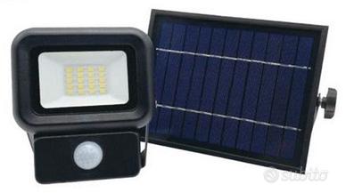 Faro a LED da 10W con pannello solare - NUOVO