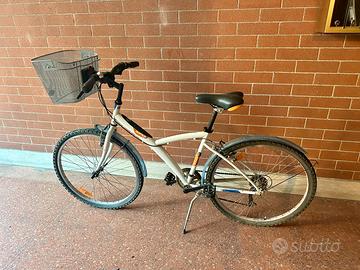 Bici + cestino in metallo + campanello