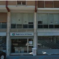 Negozio con 4 vetrine 260 mq complessivi