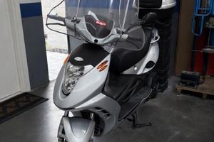 Malaguti f18 warrior scooter 125 adatto per camper