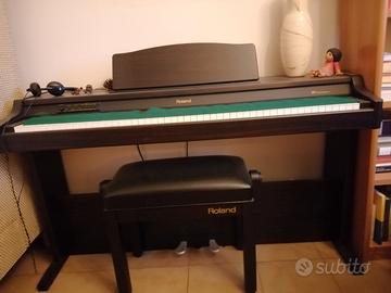 Roland elettronico con seduta Roland. 