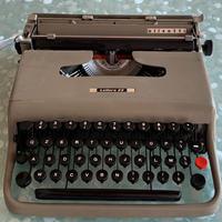 Macchina da scrivere Olivetti Lettera 22