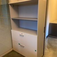 Scaffale con cassettiera